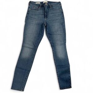 Universal Thread High rise skinny blue jeans size 10